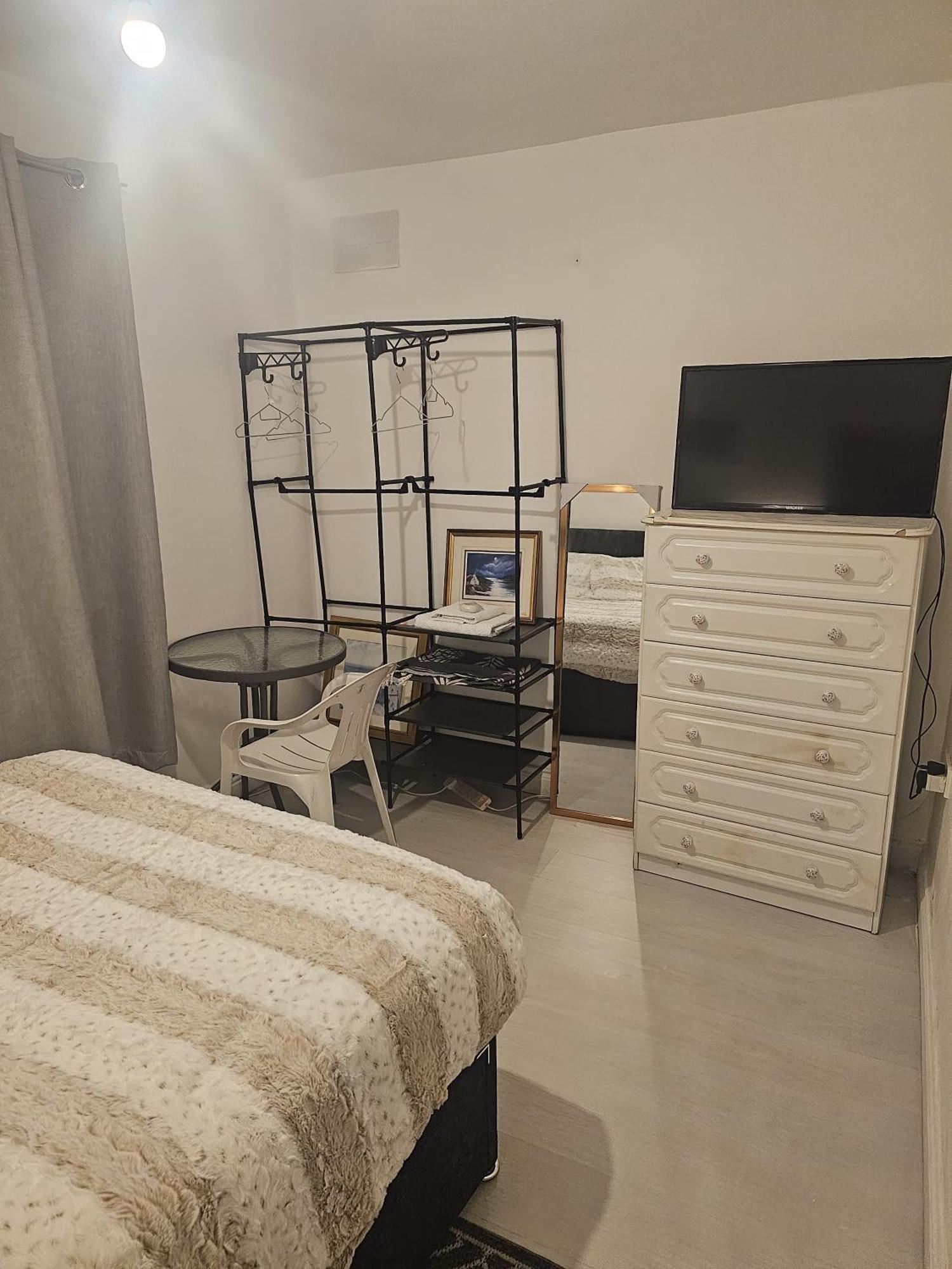 Private Room To Rent มิดเดิลตัน ภายนอก รูปภาพ